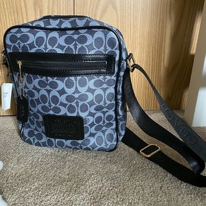 Medium Messenger Bag